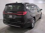 Used 2024 Chrysler Pacifica Select Minivan for sale #RR134614W - photo 2