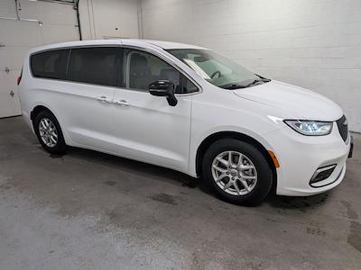 Used 2024 Chrysler Pacifica - photo 1