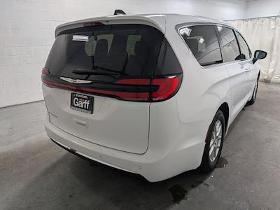 Used 2024 Chrysler Pacifica - photo 2