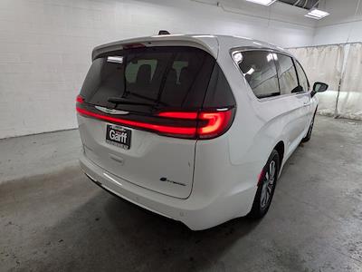 Used 2024 Chrysler Pacifica - photo 1