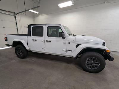 Used 2025 Jeep Gladiator - photo 1