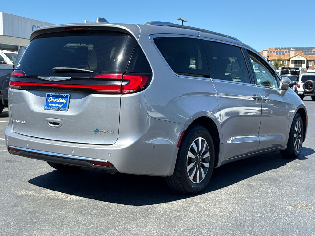 Used 2021 Chrysler Pacifica - photo 2
