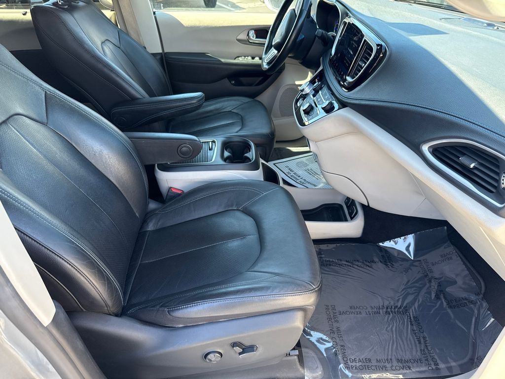 Used 2021 Chrysler Pacifica - photo 14