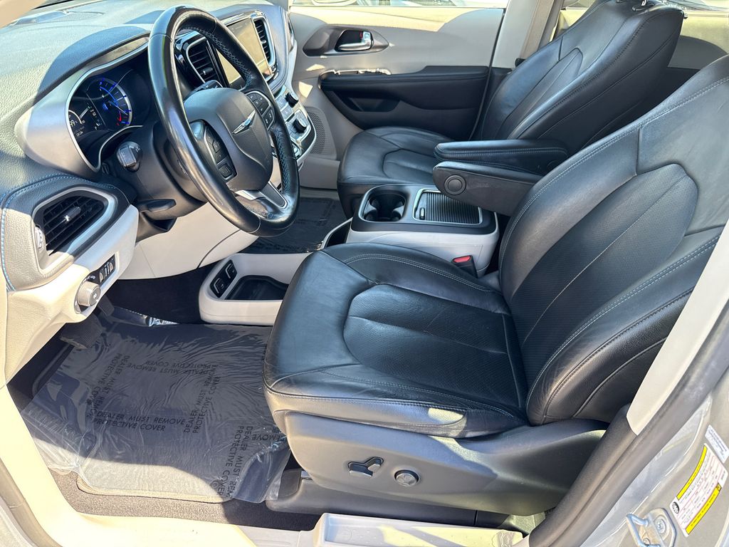 Used 2021 Chrysler Pacifica - photo 25