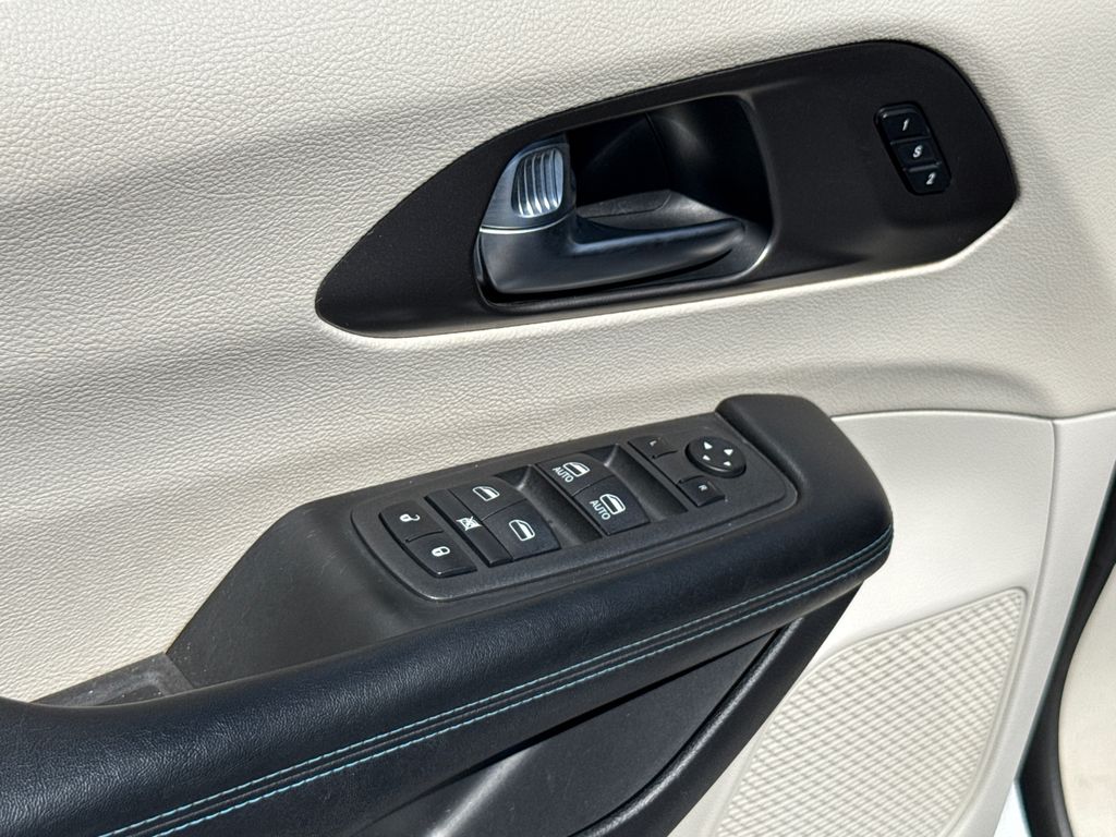 Used 2021 Chrysler Pacifica - photo 26