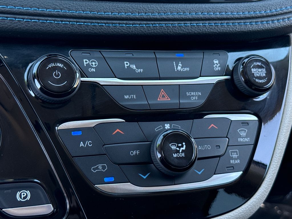 Used 2021 Chrysler Pacifica - photo 28