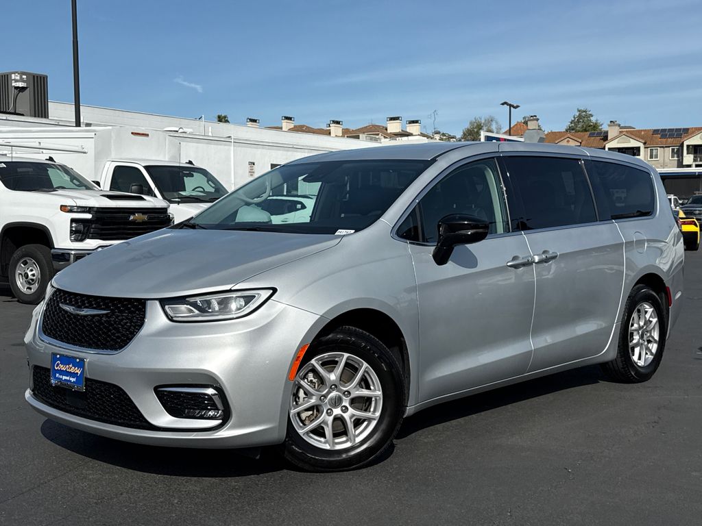 Used 2024 Chrysler Pacifica - photo 6