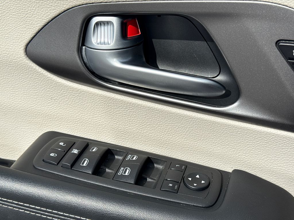 Used 2024 Chrysler Pacifica - photo 24
