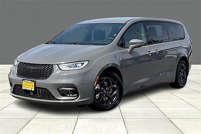 2022 Chrysler Pacifica Hybrid Touring L FWD for sale #NR180061 - photo 1