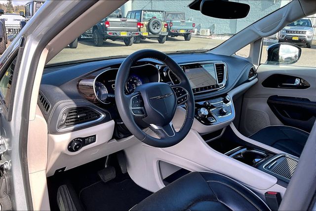 Used 2023 Chrysler Pacifica - photo 16