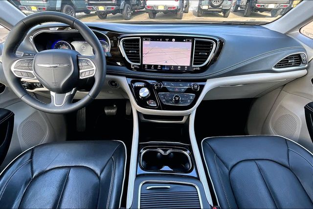 Used 2023 Chrysler Pacifica - photo 17