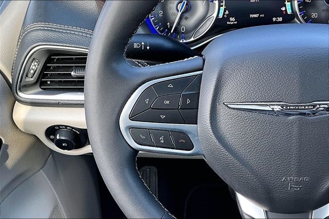 Used 2023 Chrysler Pacifica - photo 20