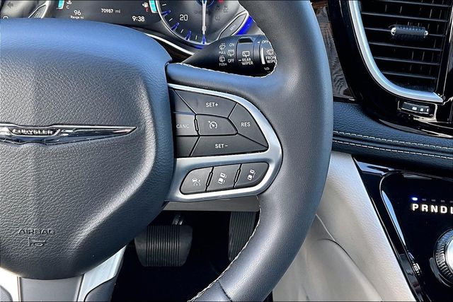 Used 2023 Chrysler Pacifica - photo 21