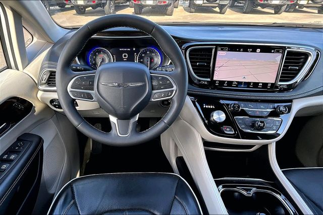 Used 2023 Chrysler Pacifica - photo 8