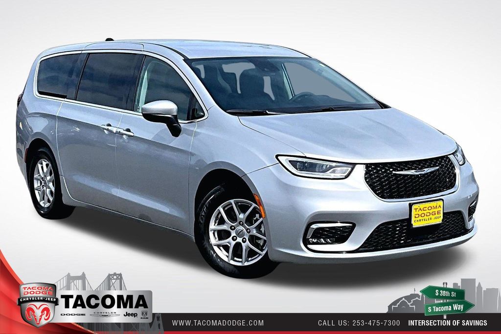 Used 2023 Chrysler Pacifica - photo 1
