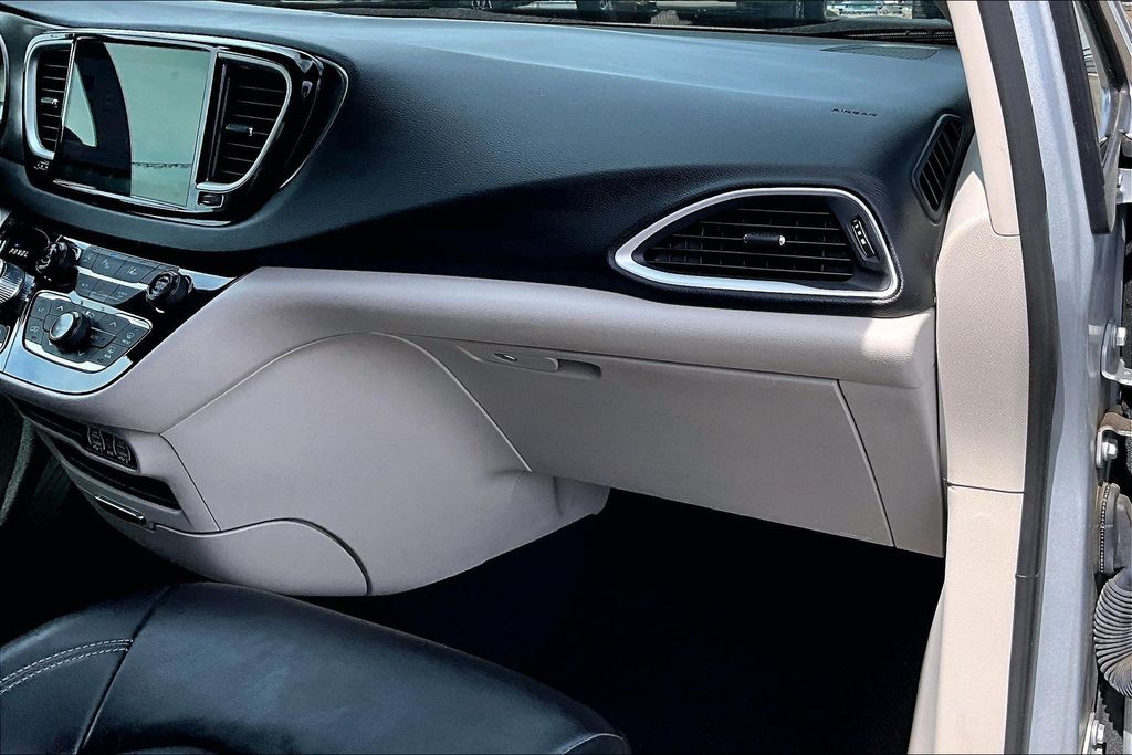 Used 2023 Chrysler Pacifica - photo 19