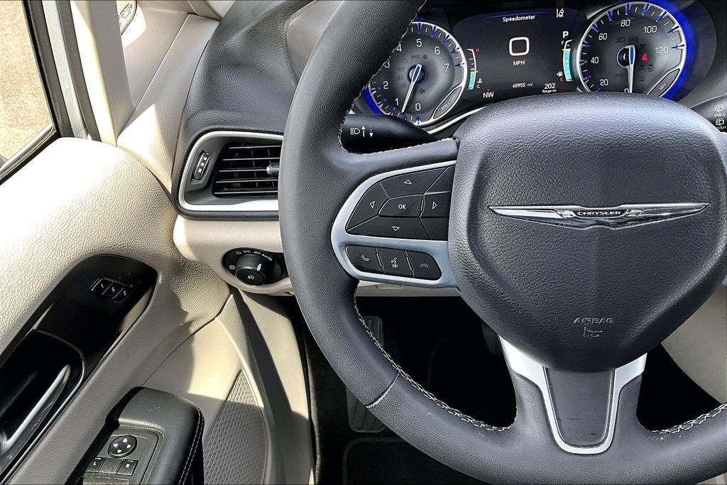 Used 2023 Chrysler Pacifica - photo 21
