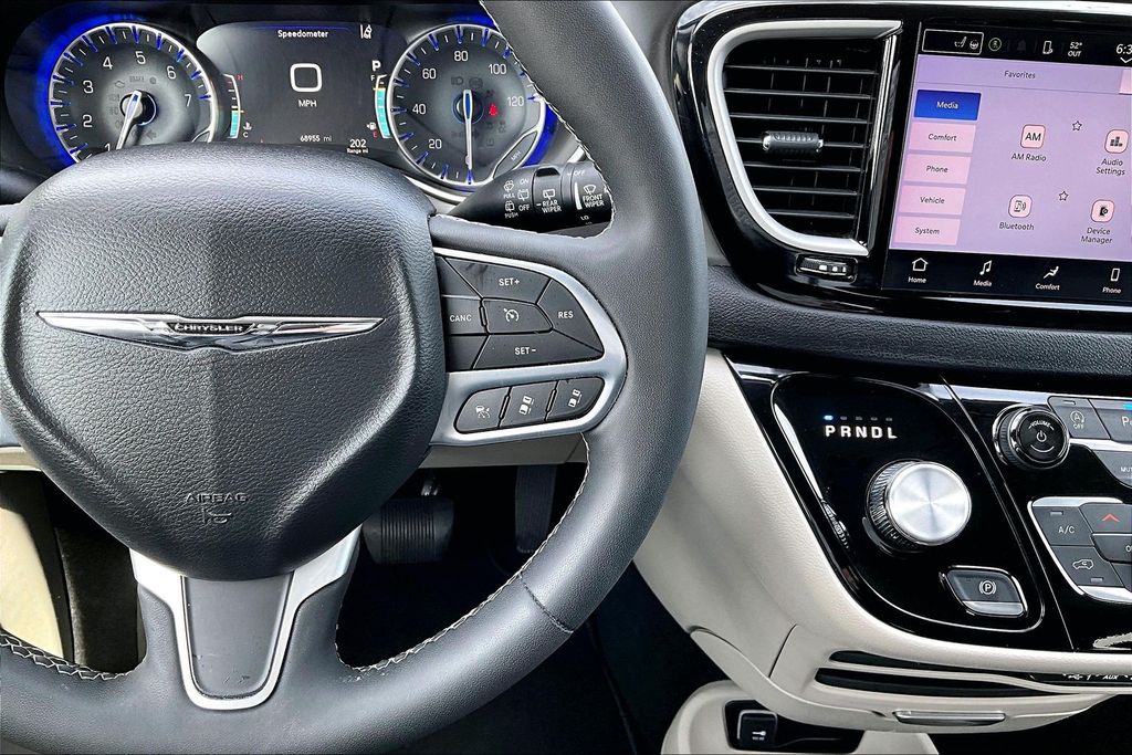 Used 2023 Chrysler Pacifica - photo 22