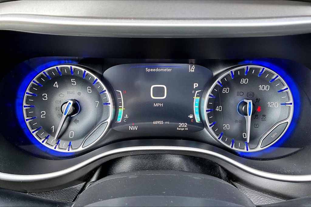 Used 2023 Chrysler Pacifica - photo 23