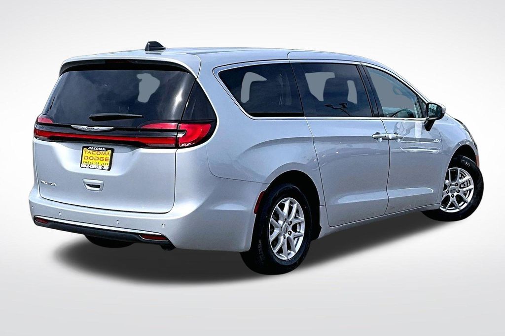Used 2023 Chrysler Pacifica - photo 16