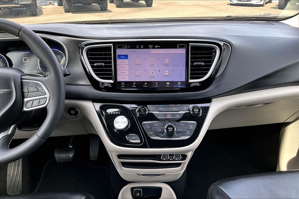 Used 2023 Chrysler Pacifica - photo 10