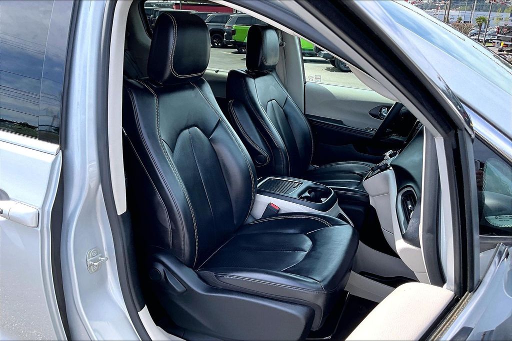 Used 2023 Chrysler Pacifica - photo 11
