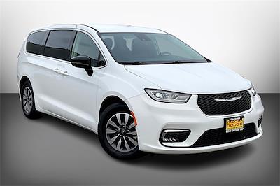 Used 2024 Chrysler Pacifica Select Minivan for sale #RR115083 - photo 1