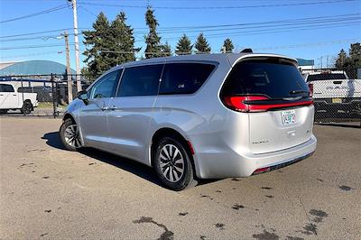Used 2024 Chrysler Pacifica - photo 1