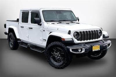 Used 2025 Jeep Gladiator - photo 1