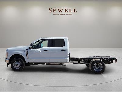 New 2025 Ford F-350 XL Crew Cab 4WD Cab Chassis for sale #1579149 - photo 2