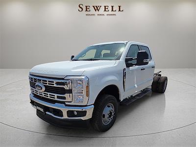 2025 Ford F-350 Crew Cab DRW 4WD Cab Chassis for sale #1579332 - photo 1