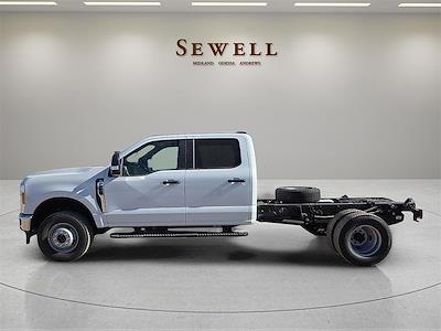 2026 Ford F-350 Crew Cab SRW 4WD Cab Chassis for sale #1600122 - photo 2