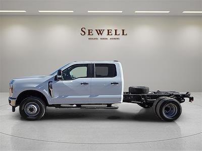 2026 Ford F-350 Crew Cab DRW 4WD Cab Chassis for sale #1624381 - photo 2