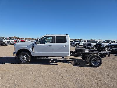 2026 Ford F-350 Crew Cab DRW 4WD Cab Chassis for sale #1624389 - photo 2