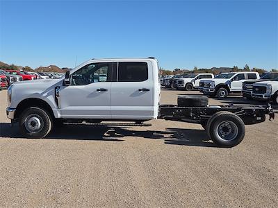 2026 Ford F-350 Crew Cab DRW 4WD Cab Chassis for sale #1624393 - photo 2