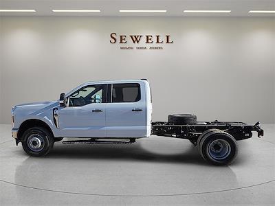 2026 Ford F-350 Crew Cab DRW 4WD Cab Chassis for sale #1624736 - photo 2