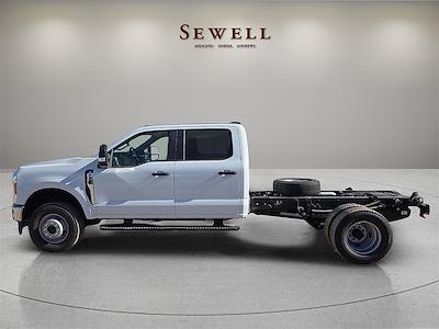 2026 Ford F-350 Crew Cab DRW 4WD Cab Chassis for sale #1624739 - photo 2
