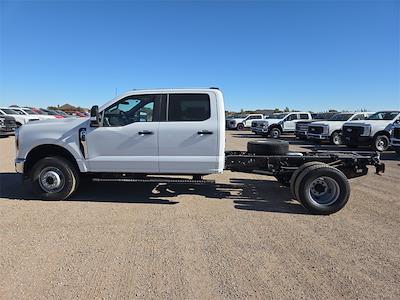 2026 Ford F-350 Crew Cab DRW 4WD Cab Chassis for sale #1624749 - photo 2
