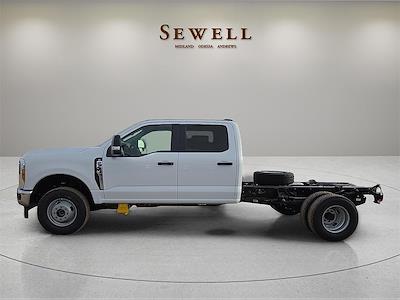 2026 Ford F-350 Crew Cab DRW 4WD Cab Chassis for sale #1649953 - photo 2
