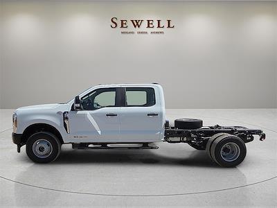 2026 Ford F-350 Crew Cab DRW 4x4 Cab Chassis for sale #1655170 - photo 2