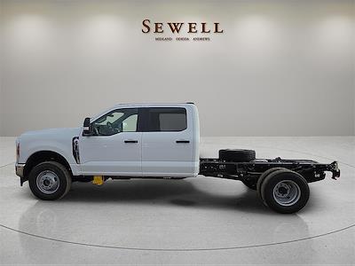 2026 Ford F-350 Crew Cab DRW 4WD Cab Chassis for sale #1671740 - photo 2