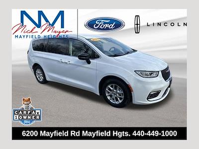 Used 2024 Chrysler Pacifica - photo 1