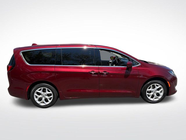 Used 2018 Chrysler Pacifica - photo 10
