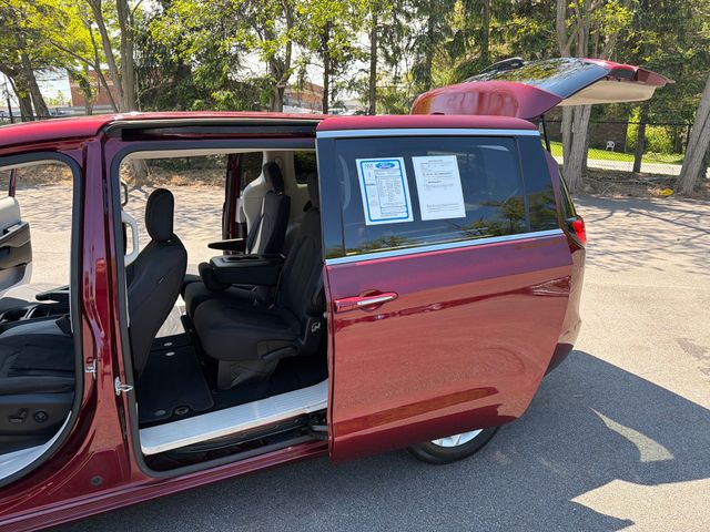 Used 2018 Chrysler Pacifica - photo 22
