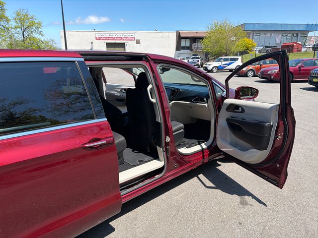 Used 2018 Chrysler Pacifica - photo 25