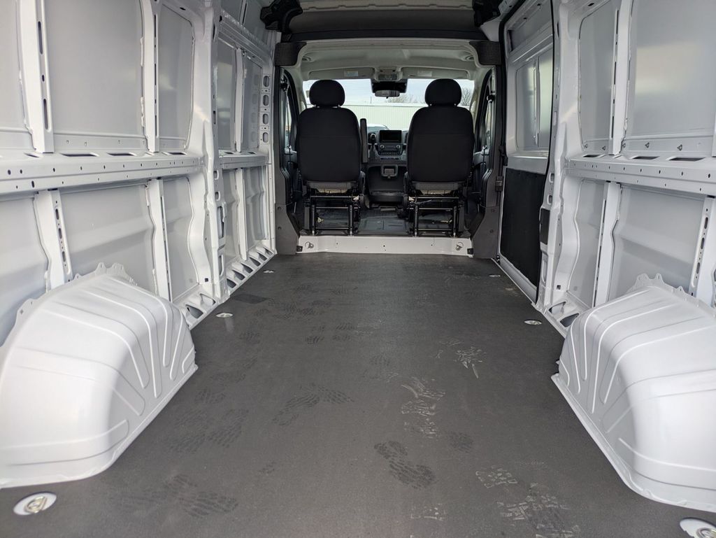 Used 2024 Ram ProMaster 2500 - photo 2