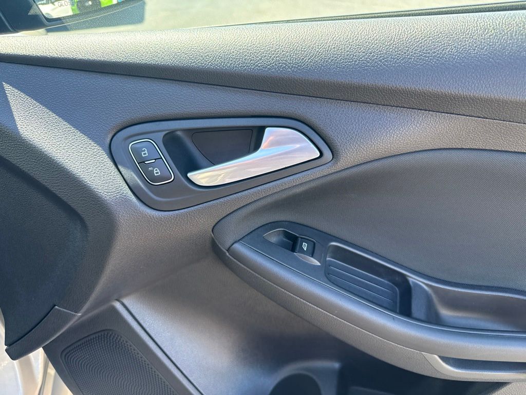 Used 2015 Ford Focus - photo 2