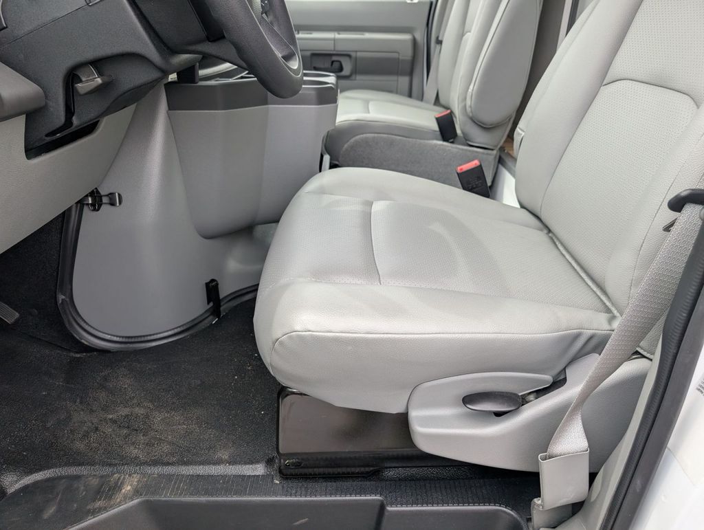 New 2026 Ford E-450 - photo 24