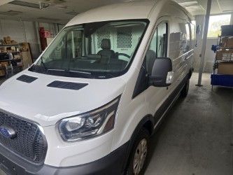 Used 2023 Ford Transit 250 - photo 2