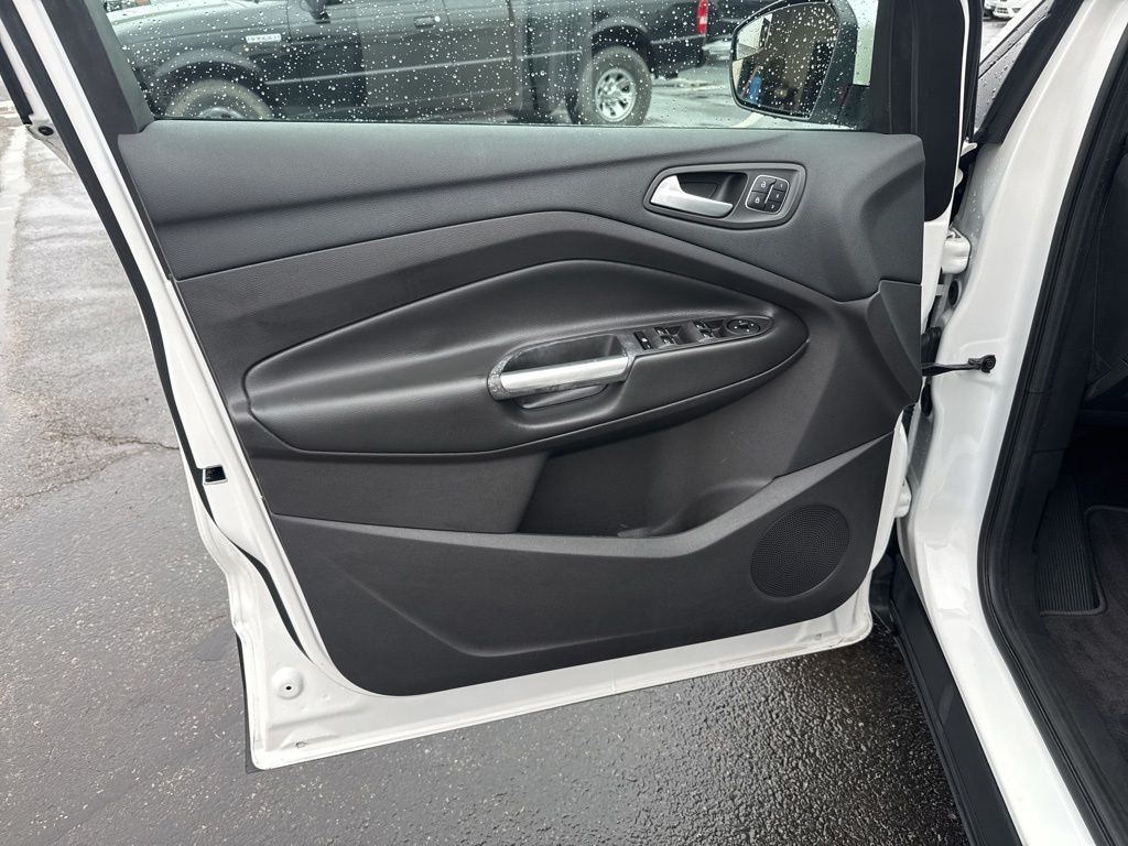 Used 2018 Ford Escape - photo 9
